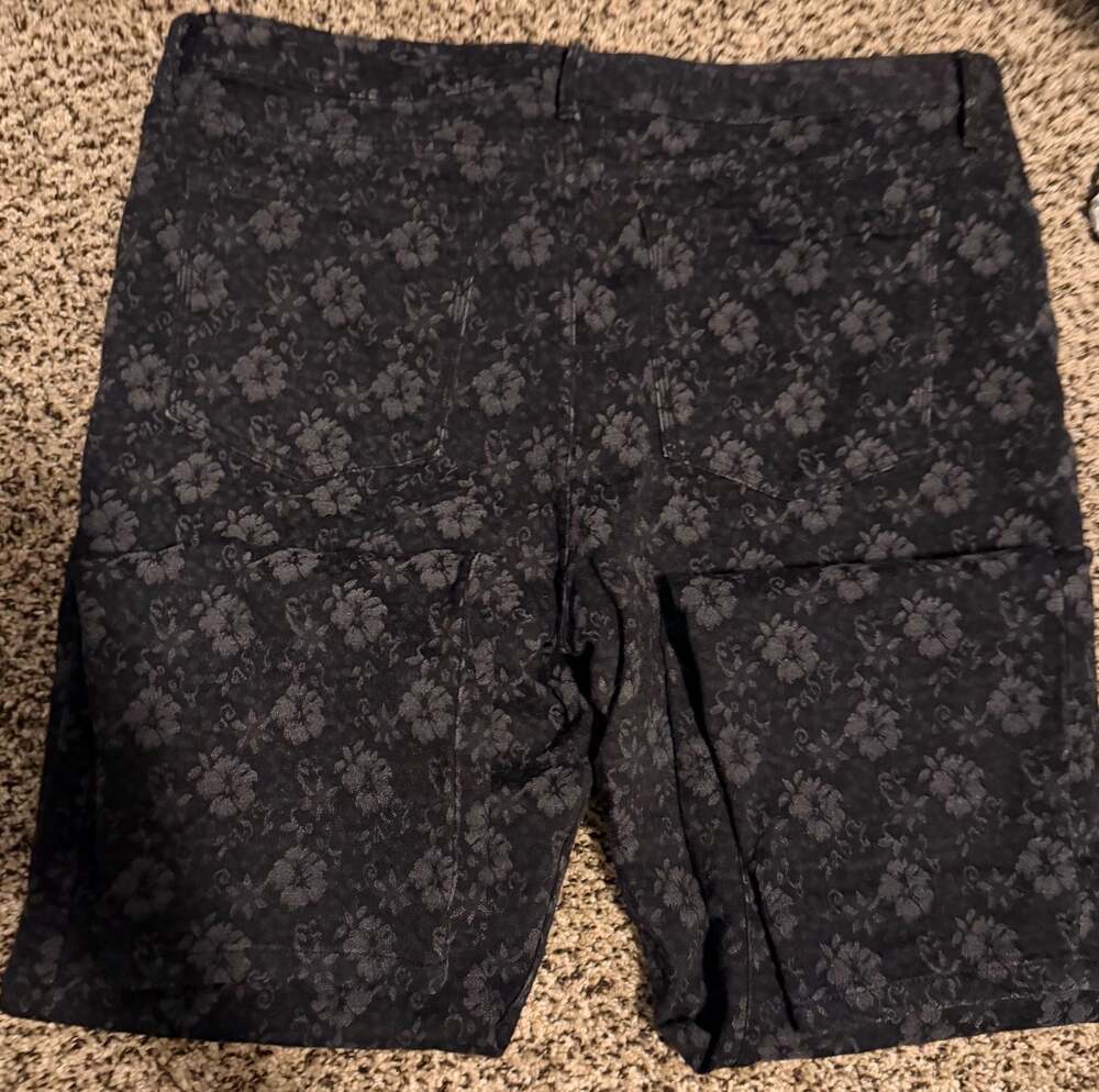 Banana Republic Women's Black and Gray Floral Jacquard Skinny Jeans Size 32